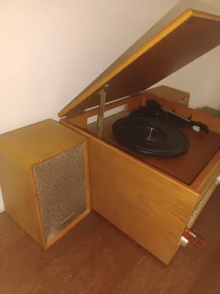 Tocadiscos Auna Marrón y Dorado