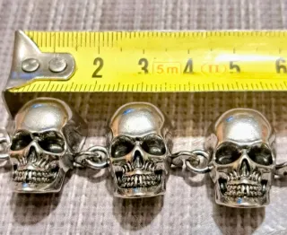 Bracciale con teschi