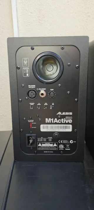 Monitores de Estudio Alesis M1 Active 520