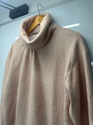 Jersey canalé cuello alto rosa talla M