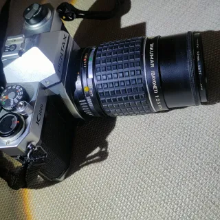 Cámara Pentax K1000 + Objetivo Takumar 135mm