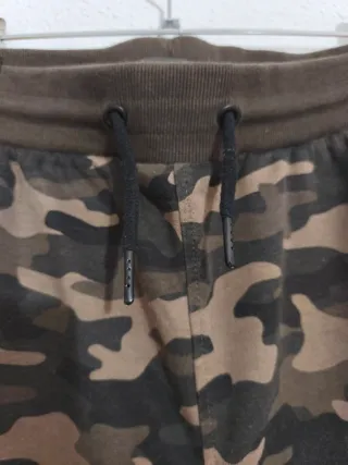 Pantalón chándal camuflaje militar