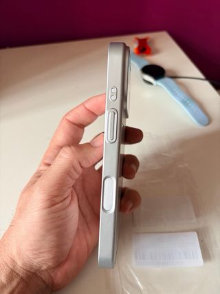 Funda iPhone 17. Color plata