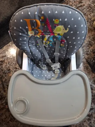 Trona bebé con estampado infantil