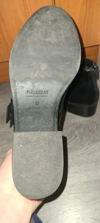 Botas negras con hebillas