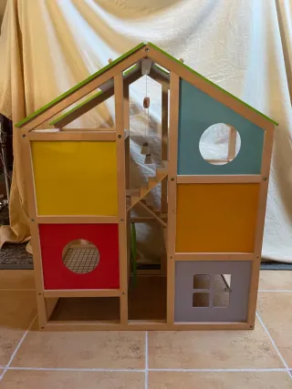 Casita de muñecas Hape de madera