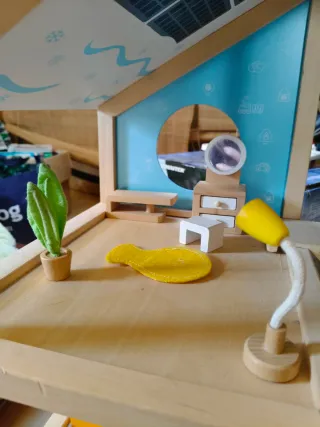 Casita de muñecas Hape de madera