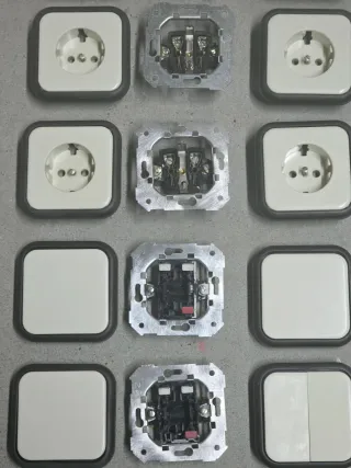 Enchufes y mecanismos Simón 31