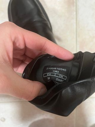 Botines suela track negros