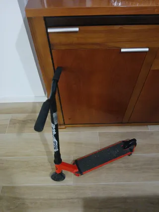 Patinete niño rojo y negro decathlon