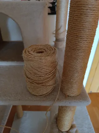 Rascador para gatos con varias plataformas