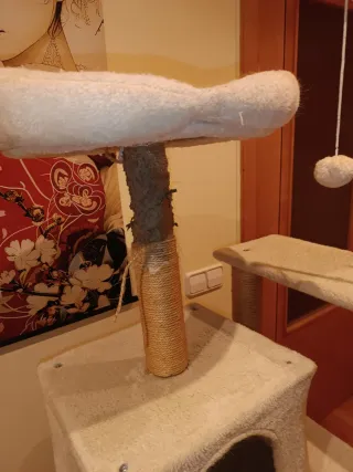 Rascador para gatos con varias plataformas