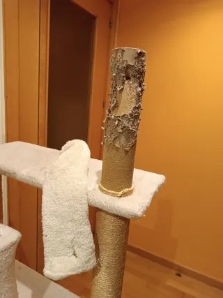 Rascador para gatos con varias plataformas