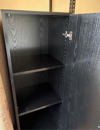 Armario de oficina negro con cerradura