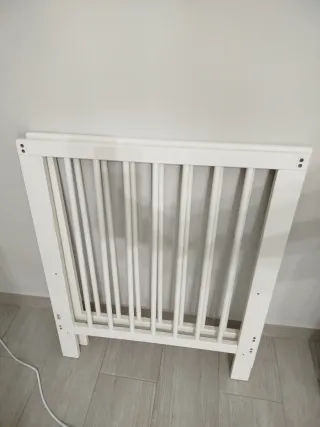 Cuna blanca para bebé