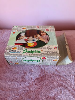 Cocina Barriguitas Famosa, muñecas y accesorios