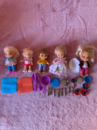 Cocina Barriguitas Famosa, muñecas y accesorios