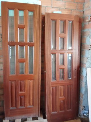 Puertas de sapeli barnizado con/sin cristal