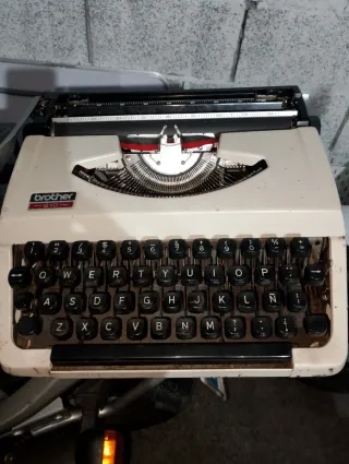 Máquina de escribir Brother 210