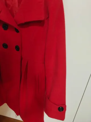 Abrigo rojo mujer