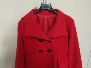 Abrigo rojo mujer