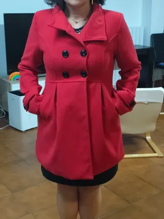 Abrigo rojo mujer
