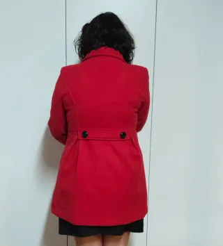 Abrigo rojo mujer