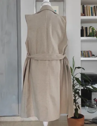 Abrigo largo paño sin mangas beige