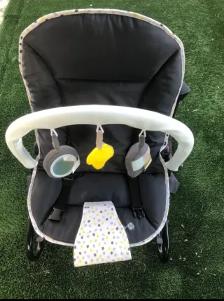 Hamaca para bebé con juguetes para niños.Seminueva