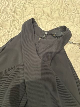 Vestido negro sin mangas sin estrenar va al cuello