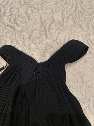 Vestido negro sin mangas sin estrenar va al cuello