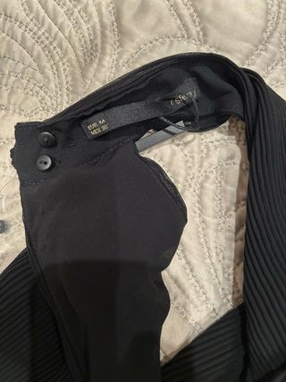 Vestido negro sin mangas sin estrenar va al cuello