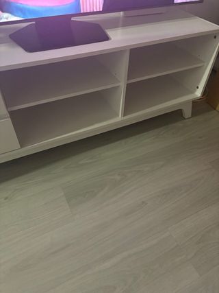 Mueble de salón blanco
