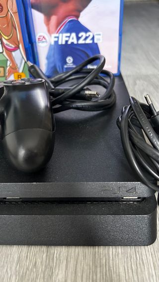 PS4 + 2 Juegos: FIFA 22 y GTA Trilogy