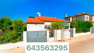 Chalet con piscina y jardín, ¡listo para entrar!