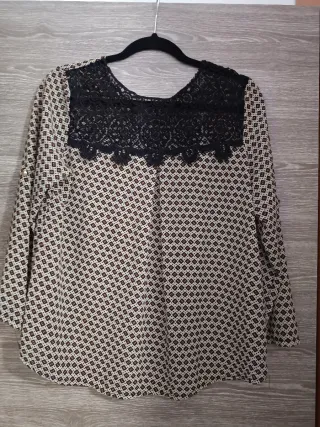 Blusa rombos y puntilla beige/marrón