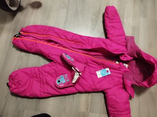 Mono de esquí y guantes 2 años sin usar