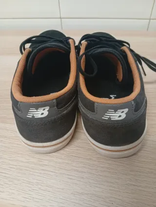 Zapatillas New Balance Negras y Marrones