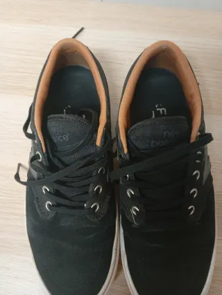 Zapatillas New Balance Negras y Marrones