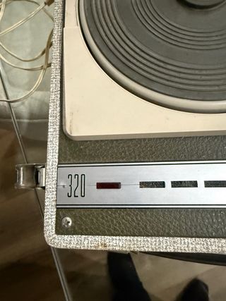 Tocadiscos Antiguo para coleccionistas con Maleta