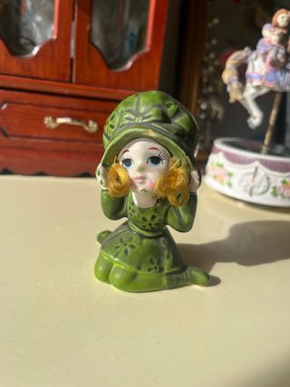 Figura de cerámica verde