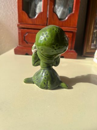 Figura de cerámica verde