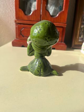 Figura de cerámica verde