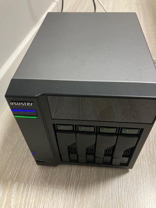 NAS ASUSTOR 4 bahías + 4 discos de 4TB (16TB)