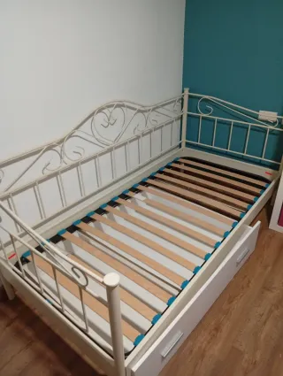 Cama de forja blanca