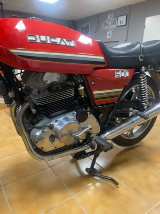 Ducati 500 GT Clásica Roja
