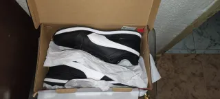 Zapatillas Puma Negras y Blancas