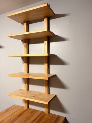 Barra de madera maciza con pata + estantería