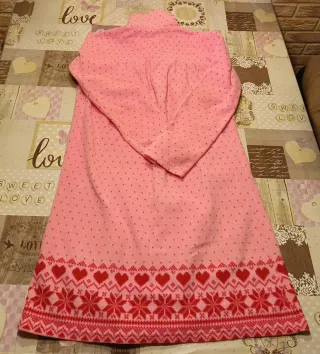 Bata rosa niña con corazones