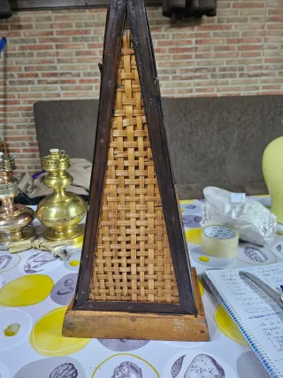 Mueble triangular con cajones